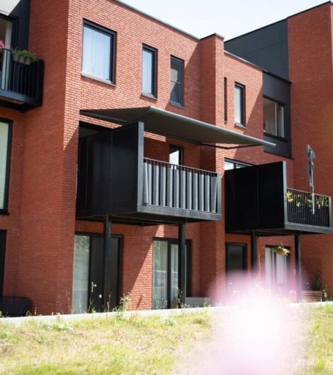 Buitenzonwering Zonnescherm Knikarmschermen Balkon De Zonweringfabriek