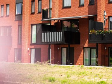 Buitenzonwering Zonnescherm Knikarmschermen Balkon De Zonweringfabriek