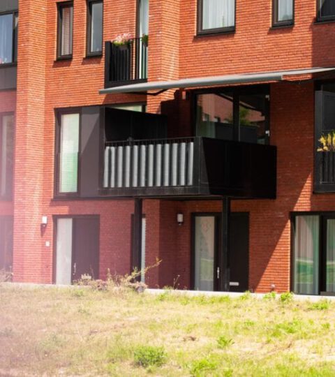 Buitenzonwering Zonnescherm Knikarmschermen Balkon De Zonweringfabriek
