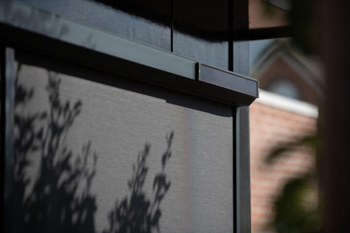 Screens Op Zonne Energie Met Solar Motor