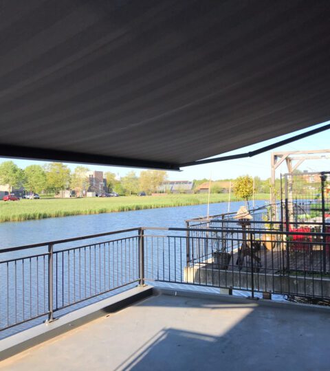 Buitenzonwering Zonnescherm Knikarmschermen Balkon De Zonweringfabriek