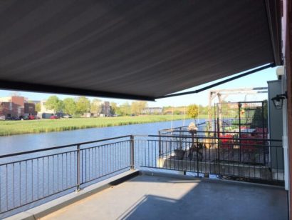 Buitenzonwering Zonnescherm Knikarmschermen Balkon De Zonweringfabriek