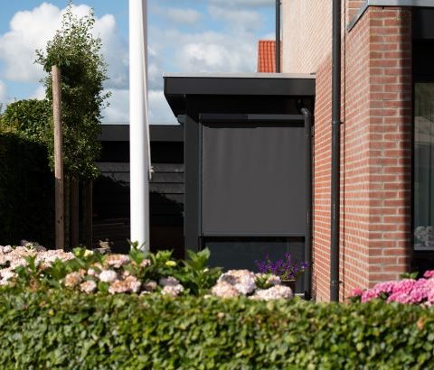 Buitenzonwering screens op zonne-energie antraciet